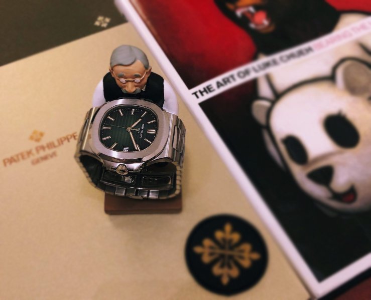 选手表专挑经典款，一块劳力士黑水鬼，一块百达翡丽鹦鹉螺