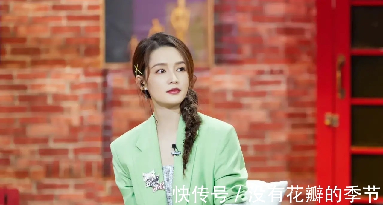李沁工作室加更综艺节目照,甜美清新
