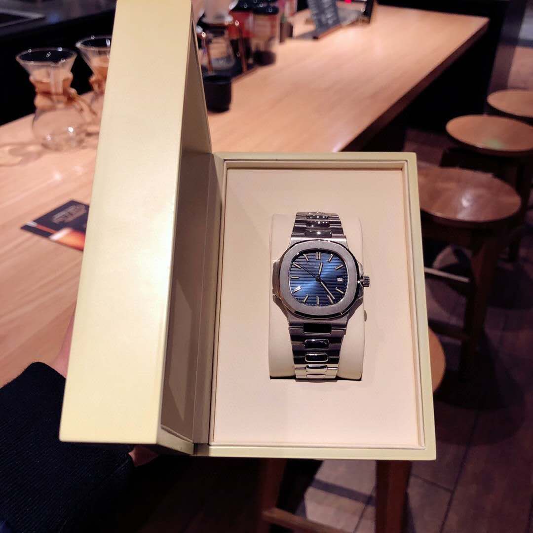 辉哥@将表王百达翡丽戴在手上是什么感觉?我飘了