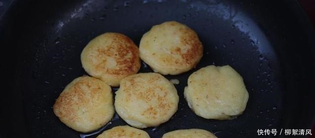 自从学会土豆此做法,女儿三天两头就想吃,刚出锅就抢着吃,特香