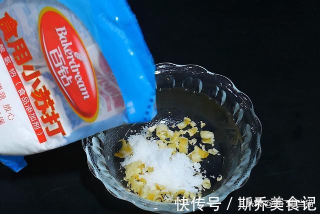 洗衣机|洗床单时,在洗衣机里倒一碗“水”,再脏的床单也能洗得干净如新