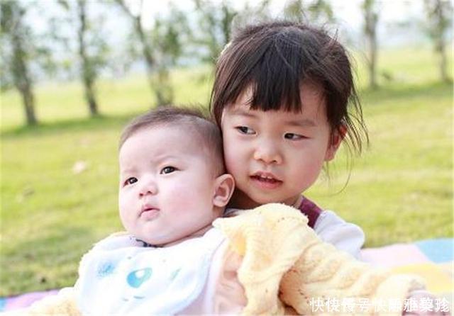 宝妈|“削他”5岁姐姐的作业被1岁弟弟撕烂,宝妈两个字化解矛盾