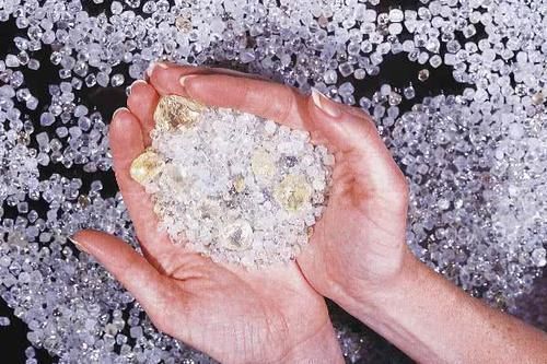 非洲特产大钻石卖的便宜,却有很少游客会买,这是为什么呢