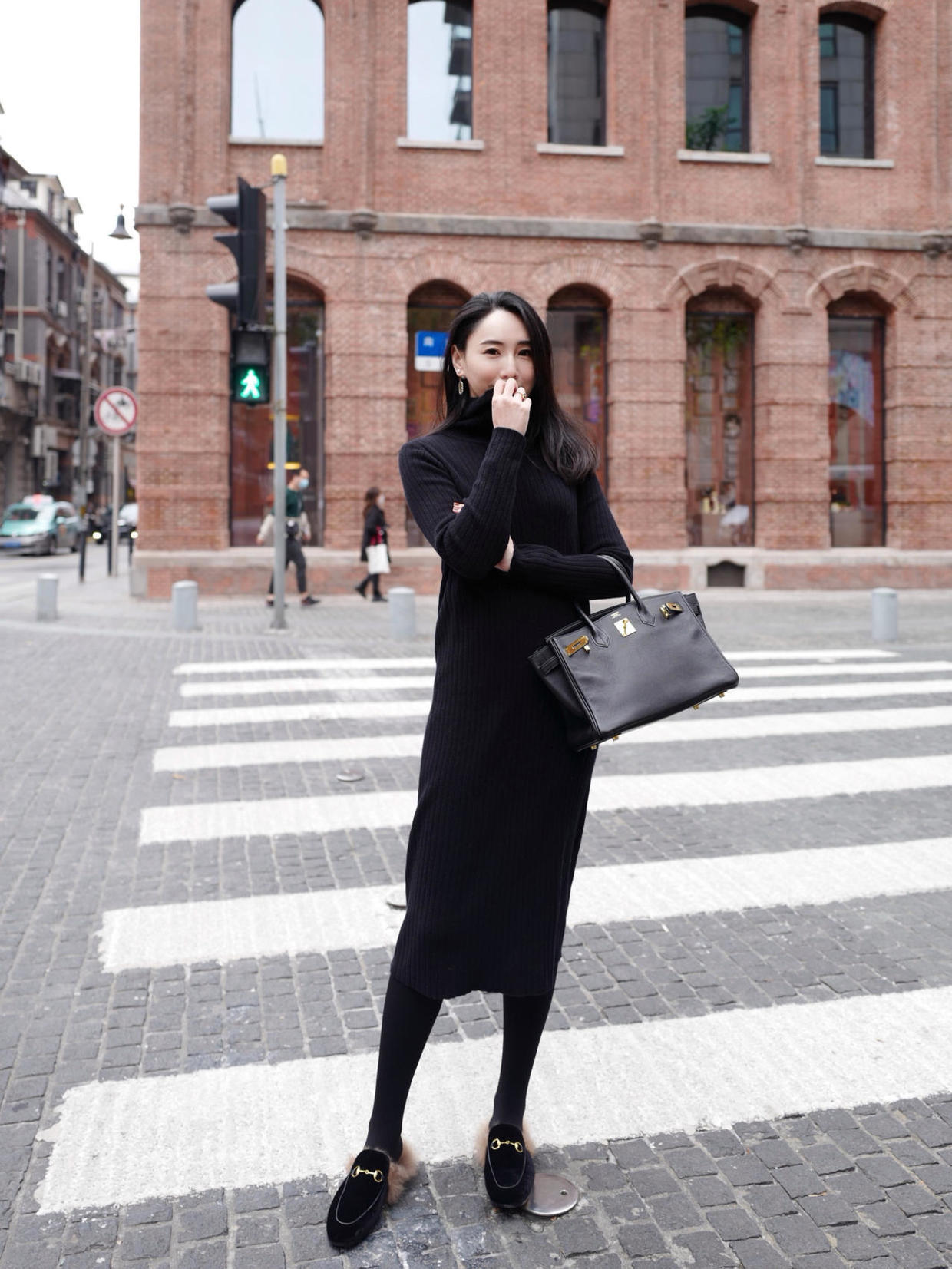 针织连衣裙 冬季穿搭没头绪?不妨试试这些纯黑色连衣裙,时髦百搭不挑人