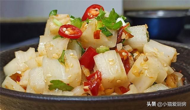 泡野山椒|天热藕就不要炖着吃了，简单切一下做成凉拌菜，酸甜微辣特好吃