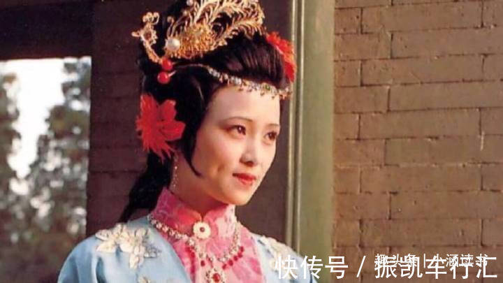 马氏!秦可卿刚死尤氏为何突然病了?答案在秦可卿换衣服的尴尬举动里