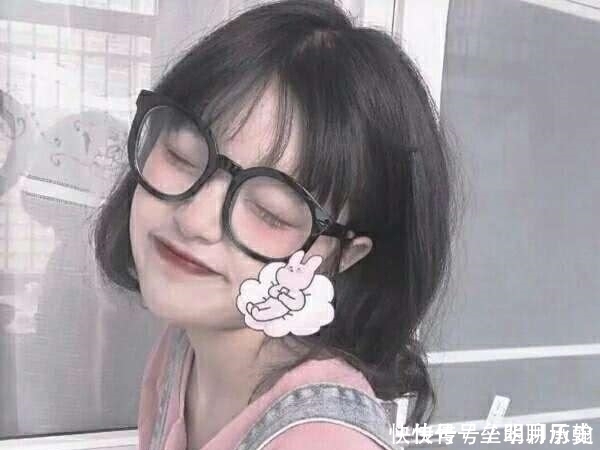 桃花运|女生脸上有这3“标志”,这是标准的“桃花脸”,全中偷着乐吧