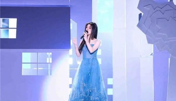 单依|中国好声音单依纯家庭背景曝光 单依纯是富二代吗家里有钱吗
