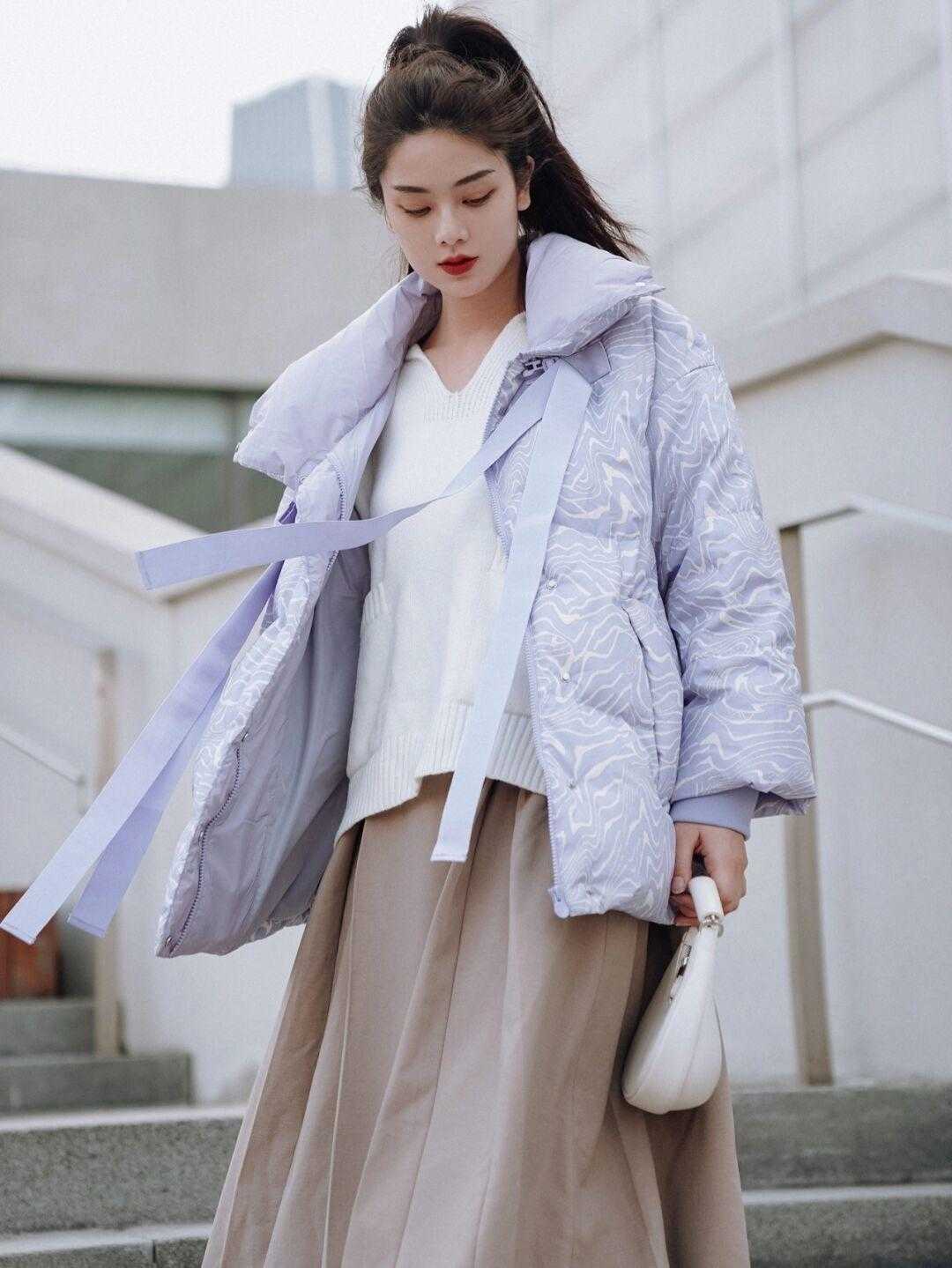 衣身 彩色羽绒服怎样选才不浮夸,照搬照抄这几种颜色,上身效果超棒