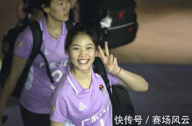 陳佩妍|四局大戰(zhàn)7人得分上雙！17歲小將砍下20分立功，鄭益昕迎來(lái)2幫手