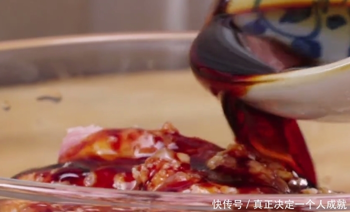 分享一款好吃的凉拌面,搭配两种美味酱料,鲜香解馋,家人都爱吃