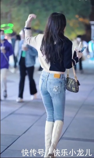 挥手|小姐姐太可爱了,不光跟我们比耶,走了还挥手拜拜