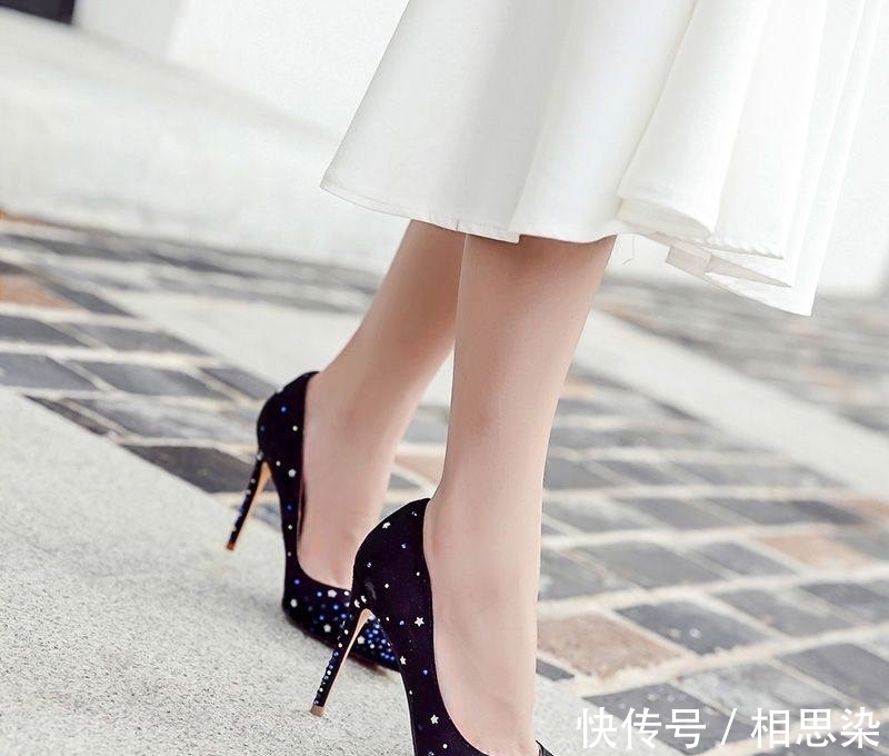 尖头 优雅婉约却不失女王范,高跟鞋轻松走出自信姿态