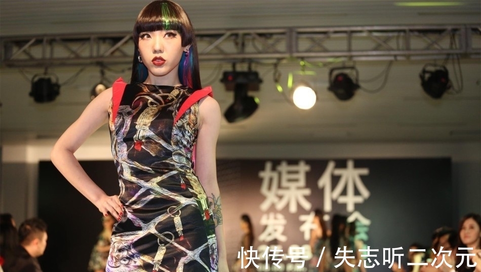 困局|“巨星”吴莫愁困局:从红极一时到“失业”,一手好牌怎么糊的?