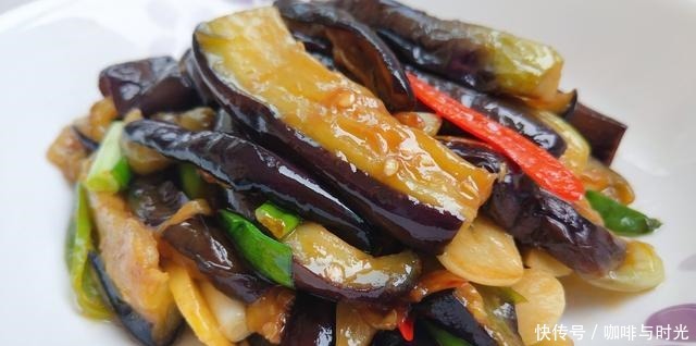 炒茄子简单好吃的做法,鲜香不油腻,开胃又下饭,实在太香了