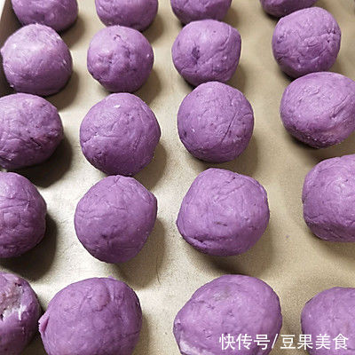 一口平底锅就能做香酥又软糯??紫薯芋泥饼