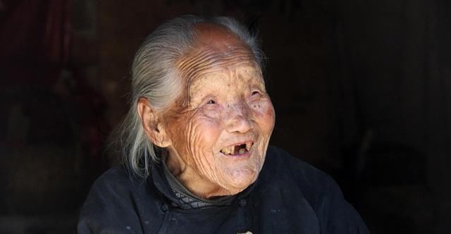 日本人懒于运动,寿命却位居世界第一?长寿秘籍在于“一个字”