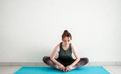 膝盖|练瑜伽，为什么建议女性多练开髋体式