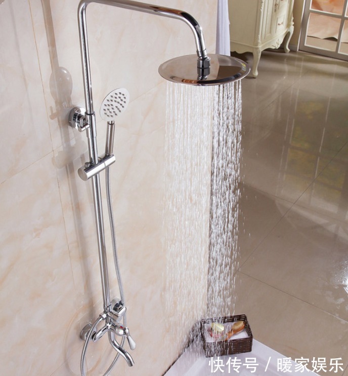 洗手台|再买房，厕所坚决不装马桶，丢掉洗手台，瞧下图装修，实用上档次