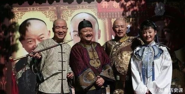 乾隆一上联:“猛虎一杯山中醉”,纪晓岚下联,众人拍手叫好!