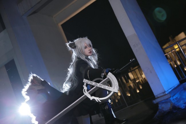 拉普兰|cos:明日方舟,白丝拉普兰德,有点亮的反光