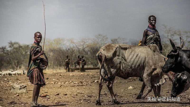 姿势|有种奇特叫“非洲妈妈”，分娩姿势像“母鸡下蛋”，全程自己搞定
