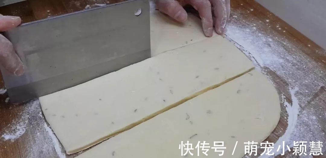 茴香|1斤面粉，2个鸡蛋，筷子搅一下，教你做创意小油条，比麻花好吃十几倍