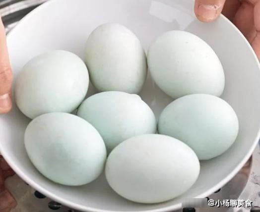 咸鸭蛋怎么腌才好吃？这个方法老妈用了40年，个个不咸还起沙流油