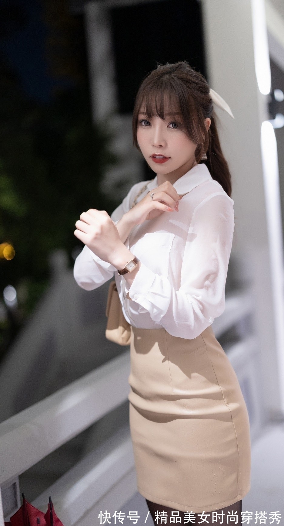 衬衫 职场必不可少的单品衬衫,下搭浅色包臀裙,给人一种知性的优雅美