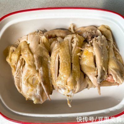 配着这盘#清香麻爽秒入魂#藤椒鸡，米饭可以吃三大碗