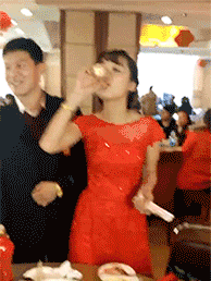 |搞笑GIF段子:我第一眼以为这是周迅呢。