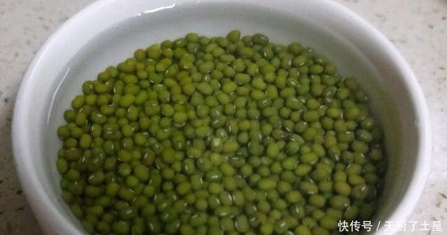 天热，多给家人做它吃，上锅一蒸蓬松香软又解暑，大人孩子都爱吃！