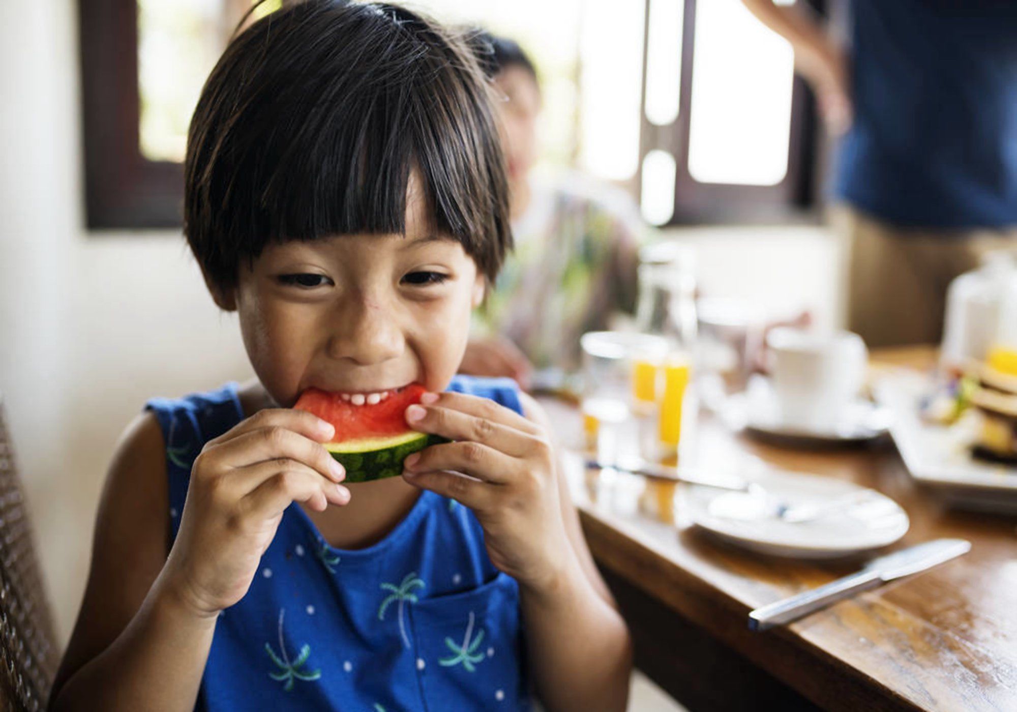 家长们|“幼儿园大锅饭是给给农民吃的”无理妈妈的蠢行为,被孩子打脸了