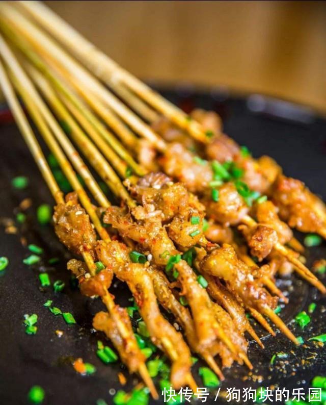 色拉油|厨师长教你“烤羊肉串”的高级烤法,烧烤酱、刷油、蘸料全送给你