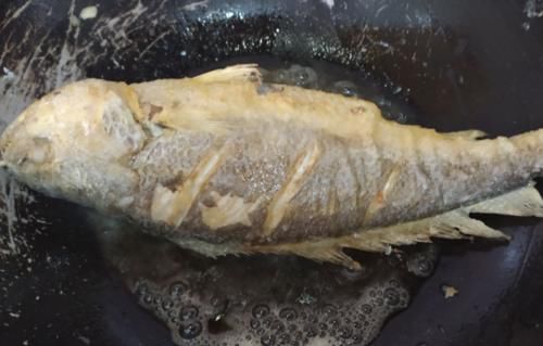 做鱼时，去腥加酒加醋是不正确的！这才是最好吃做法，上桌就扫光