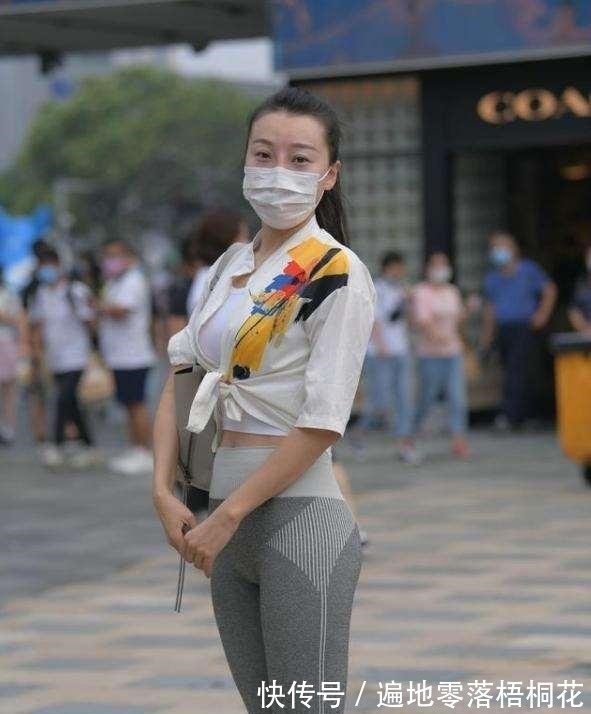 肤色 贴身提臀的打底裤,配色亮眼吸睛,特别好看