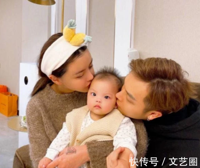 韩安冉医院输液画面曝光,面色苍白腿一直抖,妈妈透露其快出院了