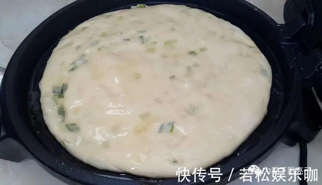 好吃|自制葱油饼的做法，锅里一烙，柔软劲道不油腻，比手抓饼好吃