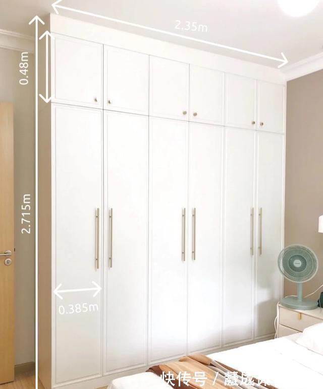 阳台上|她家不吊顶,只走石膏线,墙面不造型,只刷乳胶漆,太简洁耐看了