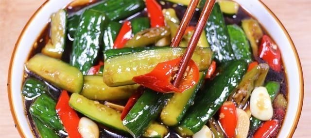 腌黄瓜最忌用盐杀水,教你一招,清爽入味嘎嘣脆,半小时就能吃
