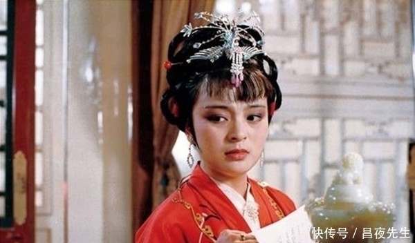 薛家#王熙凤敢随意调侃林黛玉,为何从不开宝钗玩笑:这才是棋逢对手