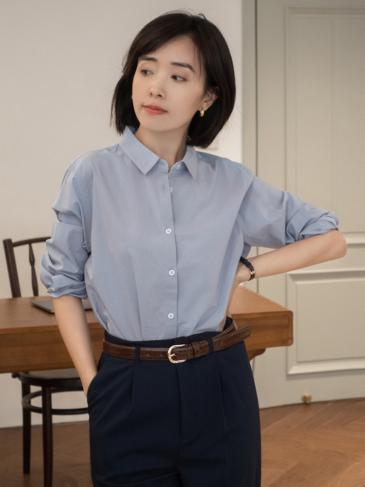 秋季,穿浅蓝色衬衫真的好看吗?搭配上牛仔裤或西装裤,干练大气