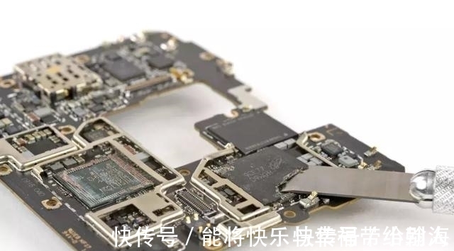 美国芯片|忽略用多少颗美国芯片吧!老外为“华为5G手机”炸锅了