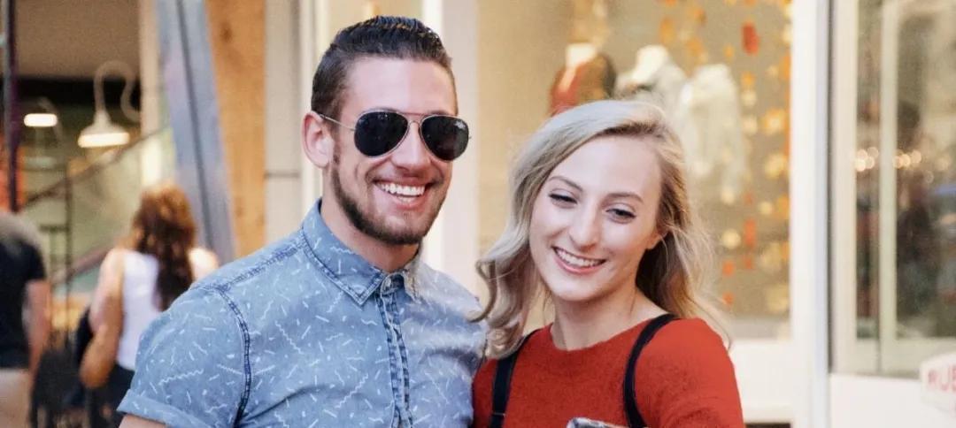 我带男朋友去参加姐妹的婚礼,他谁都不认识,却完全不尴尬