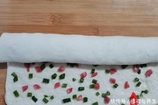 有的人爱吃花卷却不会拧，看看我介绍的这两种方法，简单易操作