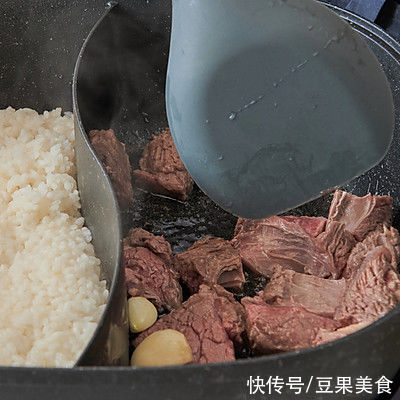 冰糖|老广牛腩牛杂煲+腊味煲仔饭