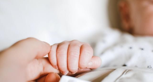 婴幼儿|哄宝宝睡觉的五大“陋习”,容易伤到娃大脑,新手父母需注意