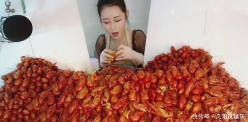 吃不起|大胃王挑战50斤“龙虾”,身旁助理揭穿了她,网友吃不起还装