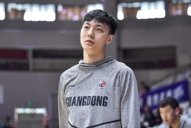 垫脚|被胡明轩垫脚受伤,郭艾伦发声回击,杜锋爱徒屡教不改