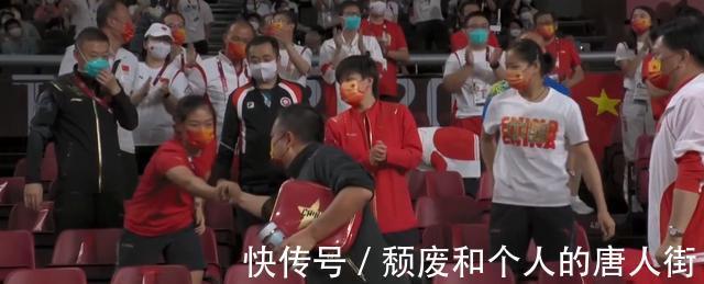 p卡|刘诗雯四张画面令人担忧!刘国梁向她击掌,拍照时她已经走了